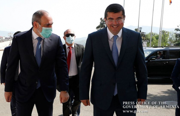 Թրքահպատակ նիկոլ փաշինն ու նրա կլոնը՝ ադրբեջանական դրոշի տակ