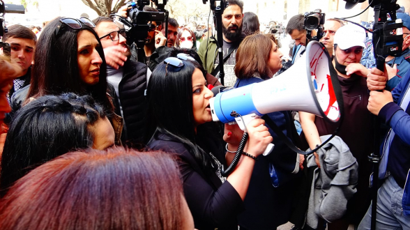 Այսօր թեև ոստիկանականների կողմից աննախադեպ բռնության ալիքի ենթարկվեցին հայ կանայք, բայց նրանց ոգին տեղն է, վախ չունեն