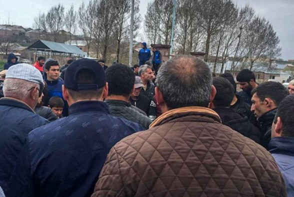 Շիրակցի գերիների հարազատները փակել են մարզ տանող բոլոր ճանապարհները (տեսանյութ)