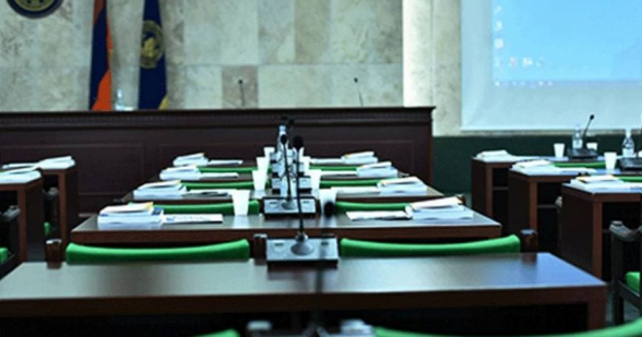 ԵՊՀ հոգաբարձուների խորհրդի՝ կառավարության անդամ հանդիսացող 11 անձ դիմում է գրել ռեկտորի ընտրությունը տապալելու համար