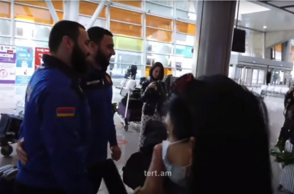 Ծանրամարտի Հայաստանի հավաքականը վերադարձավ հայրենիք (տեսանյութ)