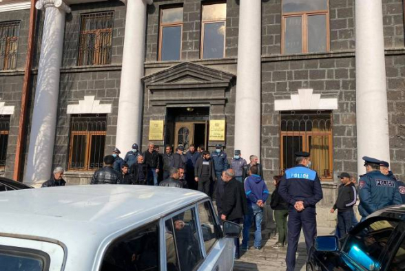 Շիրակի մարզպետարանը շարունակում է փակ մնալ