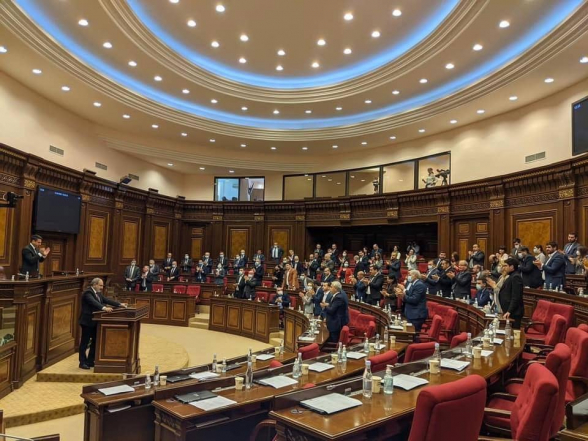 Եվ թող ոչ մի ազգի տականք հետո չասի, որ իրեն զոռով են ոտքի կանգնեցրել