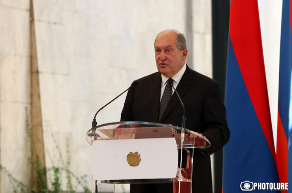 Արմեն Սարգսյանը չի ստորագրել վիրավորանքի և զրպարտության համար փոխհատուցման չափերը բարձրացնող օրենքը և դիմել է ՍԴ