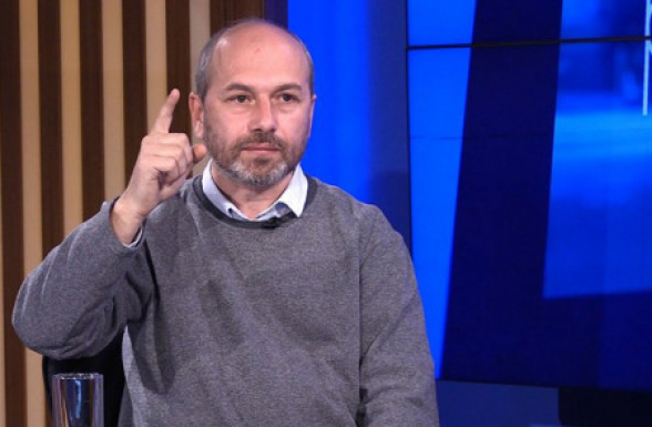 Նիկոլ, այ հենց էսպես էլ Աբգարիս ու Երկնքում գտնվող մեր տղերքի օգնությամբ խեղդելու ենք քեզ ու քեզ ծափահարող օձերին (լուսանկար)