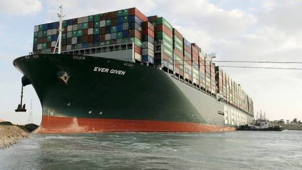 Египет конфисковал судно, блокировавшее Суэцкий канал