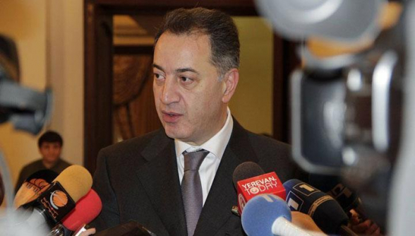 Հիշո՞ւմ ենք, կար ժամանակ, որ շատ հաճախ ասում էինք` «Ա’յ, այն մարդը` ազնիվ մարդ է...», և ինչքա՜ն այդպիսի մարդիկ կային