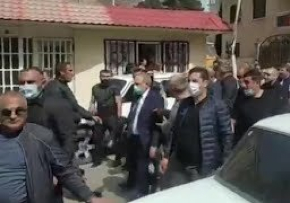 Никол Пашинян: «Привет, народ», житель Сюника: «Привет, с…н сын» (видео, 18+)