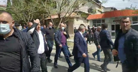 նիկոլ իլհամիչ, քեզ լուրջ թվում ա, որ բերման ենթարկելով կամ մենթական տեռորով նենց էս անելու, որ ժողովուրդը քեզ մոր քֆուր չտա՞