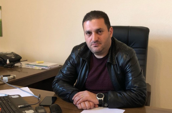 В ходе осмотра места происшествия подтвердилось, что применение насилия в отношении вице-мэра Гориса Менуа Овсепяна осуществлялось в кабинете замначальника Полиции Еревана