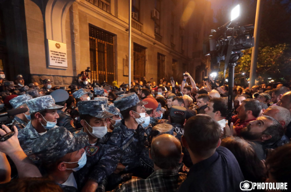 Акция протеста у здания Генпрокуратуры РА (видео)