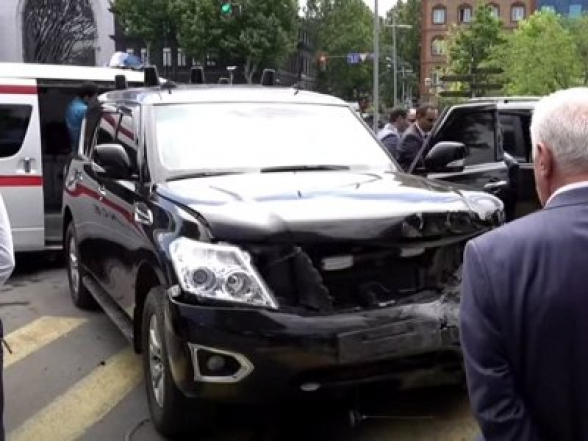 Փաշինյանին ուղեկցող ավտոմեքենայի մասնակցությամբ ավտովթարի հետեւանքով տուժածներից մեկի վիճակը կայուն ծանր է