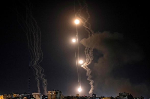 Թել Ավիվը ինտենսիվ հրթիռակոծվել է Գազայի հատվածից, Իսրայելի բանակն էլ ի պատասխան վերսկսել է Գազայի հատվածի ռազմական կարևոր օբյեկտների ուղղությամբ հրթիռային հարվածները (տեսանյութ)