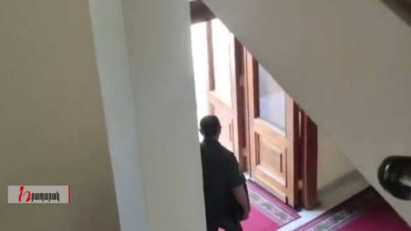 ԳՇ պետը փախավ լրագրողներից (տեսանյութ)