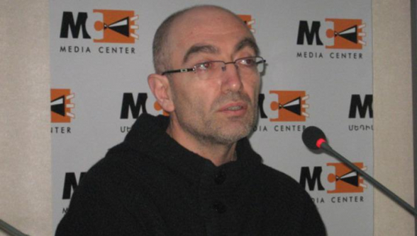 Մատենադրանի գիտաշխատողը աջակցում է Սև լիճը գրաված ադրբեջանական բանակին