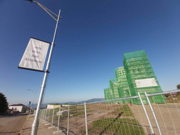Ադրբեջանցիները ծածկել են Շուշիի Սուրբ Ղազանչեցոց եկեղեցին