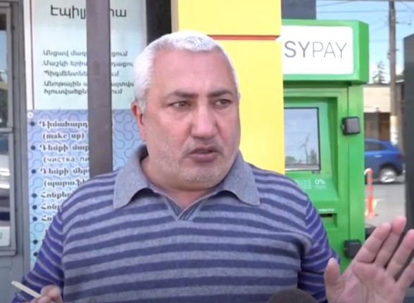 Երեք տարի ա եկել ես, ի՞նչ ես արել, սահման պահելու փող չունե՞ս, քո պրեմիայի փող կա՞. քաղաքացի