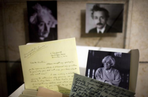 Էյնշտեյնի ձեռագիր նամակը, որում խոսվում է E = mc2 բանաձևի մասին, աճուրդում վաճառվել է 1,2 միլիոն դոլարով (լուսանկար)