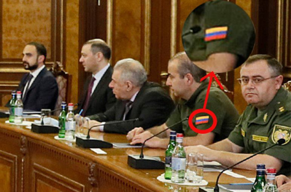 ԱԽ նիստին ԱԱԾ տնօրենի համազգեստին ՀՀ պետական դրոշը շրջված է եղել