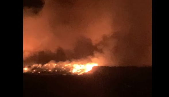 В городе Масис загорелась мусорная свалка