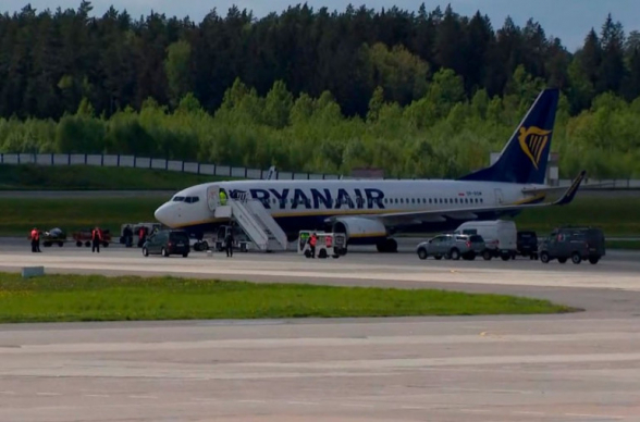 Появилась запись переговоров диспетчера и экипажа экстренно севшего в Минске самолёта «Ryanair»
