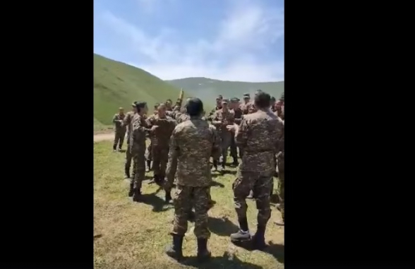 От Хознавара до Черного озера: солдаты отметили День Первой республики танцами в горах
