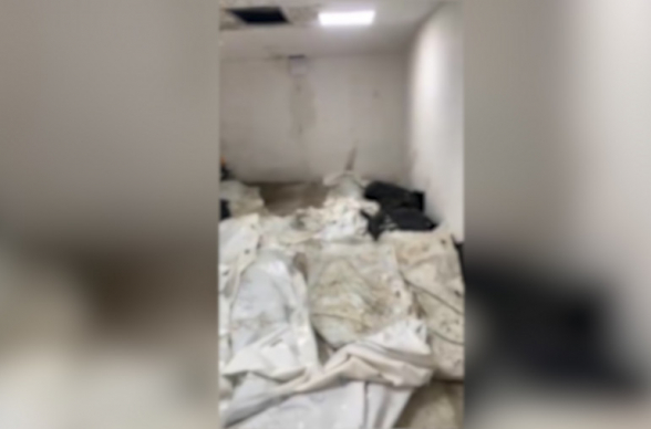 Անհետ կորած զինծառայողների ծնողները մտել են Աբովյան քաղաքի դիահերձարան ու գտել թաքցրած դիեր՝ պարկերի մեջ (տեսանյութ)