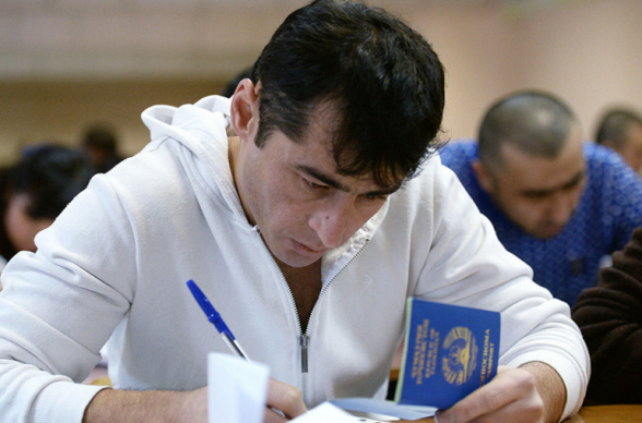 Приезжающих в РФ мигрантов обязали знать русский язык и историю