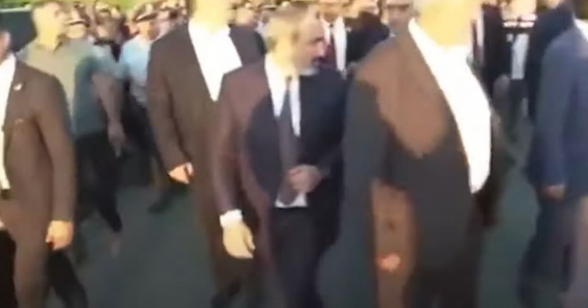 Пашиняна встретили в Арташате выкриками «турок», «предатель»