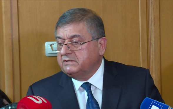 Пусть Ален пошел бы и пожаловался военному прокурору: главным военным прокурором тех лет был Джангирян Гагик