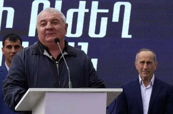 «Ուտելիքից բացի, վարչապետի ժպ-ն ու Ալենչիկը բանակին վերաբերող ուրիշ ոչ մի բանի մասին չեն կարող խոսել». Յուրի Խաչատուրով (տեսանյութ)