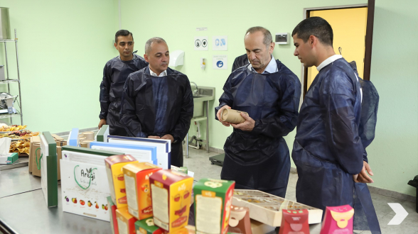 Ռոբերտ Քոչարյանը և Վահե Հակոբյանն այցելել են Արագածոտն գյուղի արևային էլեկտրակայան և չրի արտադրամաս (լուսանկար)