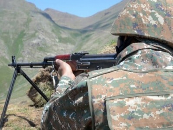 Азербайджанские военнослужащие примерно 30 минут стреляли в направлении армянских позиций
