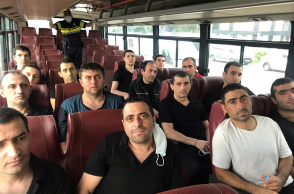 Баку сообщает о передаче Еревану 15 пленных в обмен на карту минных полей