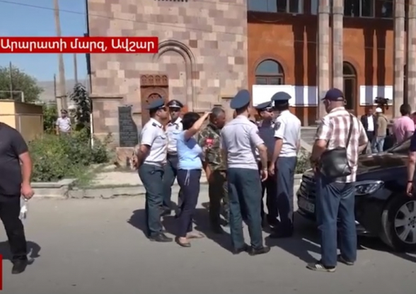 Пашиняна вывел из себя вопрос об Арцахе, полицейские попытались вывести журналиста с территории