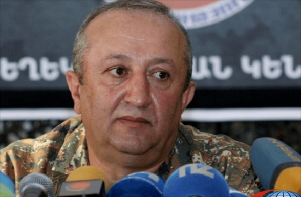 Չեմ կարող ասել, թե Երևանին երբ կհասնեն, բայց եթե այսպես շա­րունակվի, ապա ամեն օր, մաս-մաս, կտոր-կտոր մեր հայրենիքը հայտնվելու է թշնամու ձեռ­քերում․ Մովսես Հակոբյան․ «Իրավունք»