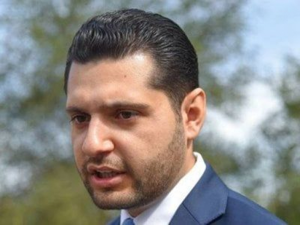 Արձակուրդում գտնվող Արմավիրի մարզպետը մարզային դպրոցների տնօրենների հրատապ հավաք է կազմակերպել