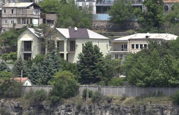 Злоупотребления на 140 млн долларов в правительственных особняках Конда (видео)