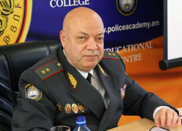 Սպաներ, դուք պարտավոր չեք կատարելու ապօրինի որևէ հրաման, քաղաքական որևէ պատվեր. գեներալ-լեյտենանտ Վարյանի կոչը