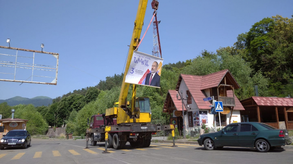 Կադրեր՝ Դիլիջանից. նկարի տիրոջը չգտան, նկարը կախեցին