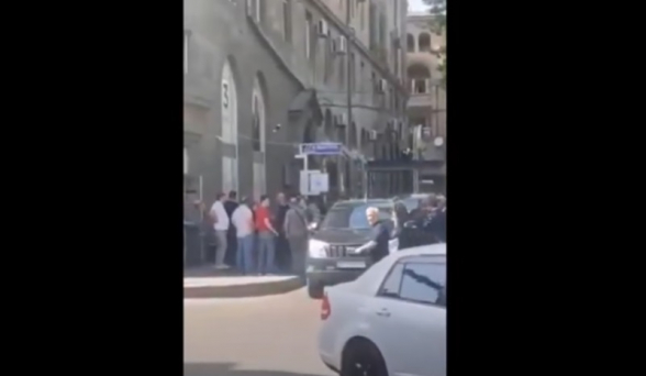 Իմքայլական պատգամավորները կուտակվել են ՔՊ գրասենյակի դիմաց