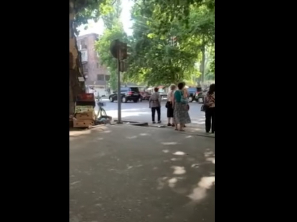 Նիկոլ Փաշինյանի շարասյունը ուղևորվում է Խաչատուր Սուքիասյանի առանձնատուն