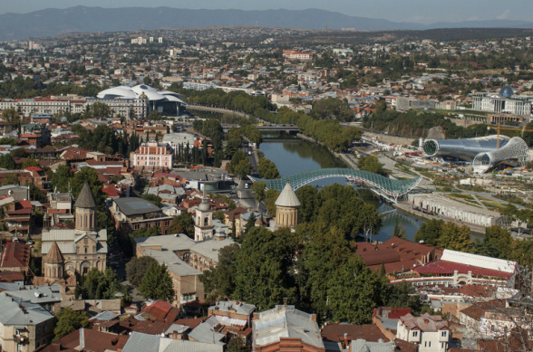 В Грузии отменили комендантский час и обязательное ношение масок на улице