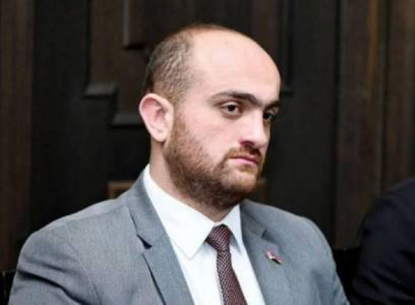 Դուք ստոր եք, Ձեզ 15 րոպե ժամանակ եմ տալիս, որ դիմում գրեք գնաք. Արագածոտնի մարզպետն անցել է վենդետաների