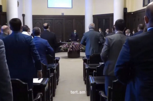 Վարչապետի գալուց բոլորս ոտքի կանգնենք․ վարչապետի աշխատակազմի արարողակարգի պատասխանատուն՝ կառավարության անդամներին