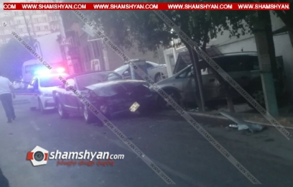 Երևանում Ford Mustang-ը բախվել է Opel-ին, Opel-ն էլ բախվել է շինության պատին, կա վիրավոր, Ford Mustang-ի վարորդը հեռացել է դեպքի վայրից
