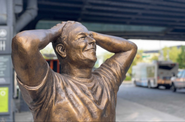 В Нью-Йорке появилась статуя Илона Маска (фото)
