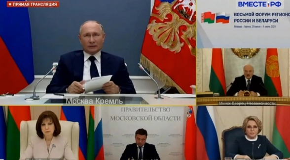 Путин пообещал помочь Белоруссии в условиях западных санкций