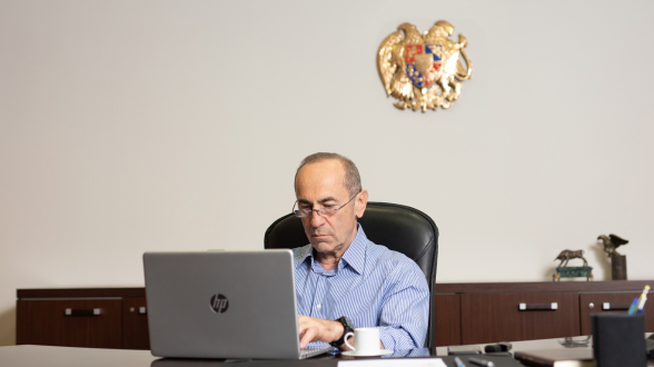 Роберт Кочарян поздравил граждан РА с Днем Конституции