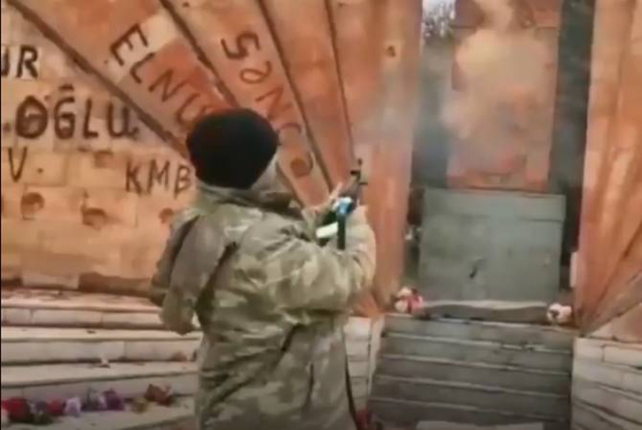 Азербайджанский солдат обстрелял хачкар Гадрутского мемориала (видео)